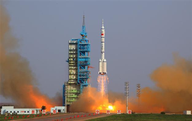 Chinese spacecraft docks with orbiting module