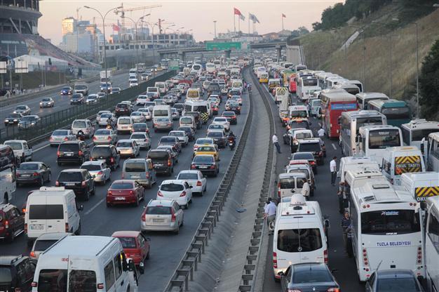 Bridge closures cause traffic chaos in Istanbul