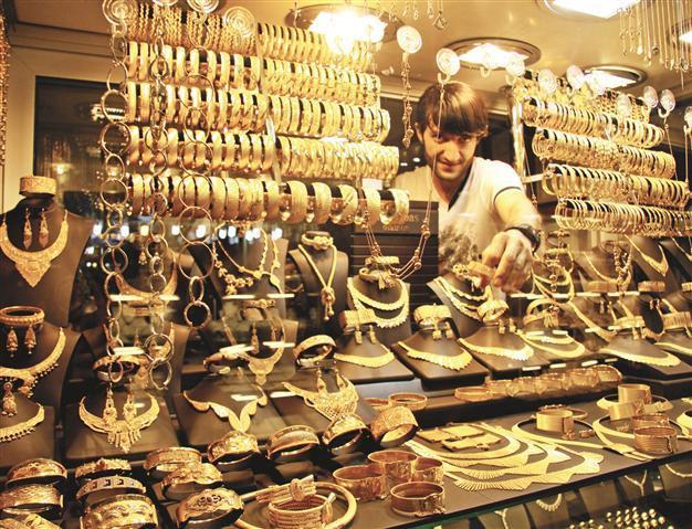 Jeweler collaborates with banks to collect scrap gold