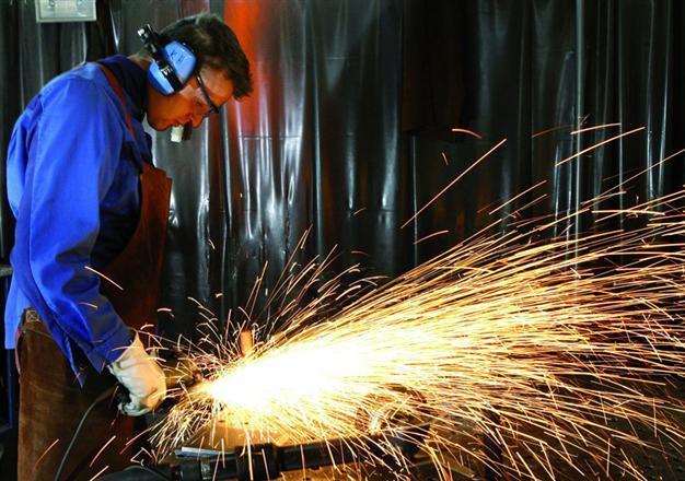 German investor confidence falls