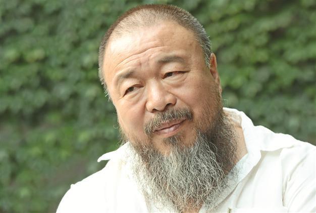 Artist Ai Weiwei barred from court in tax case