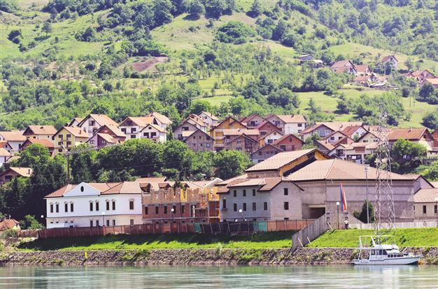 Famous directors mini-town draws Bosniak ire