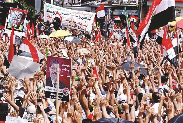 Egypt army warns amid Tahrir protests