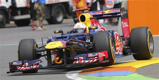 Vettel cools saga over possible Ferrari move