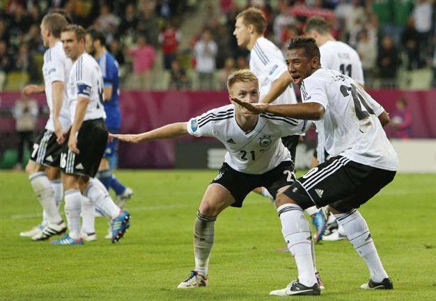 Four-star Germans blast Greeks to reach Euro semis