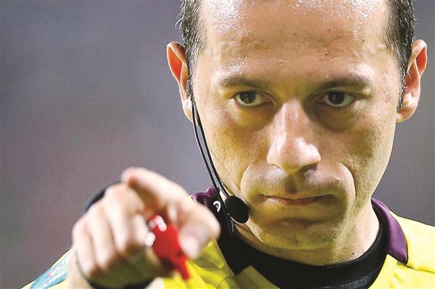 Turkish referee Cüneyt Çakır handed Euro semifinal duty