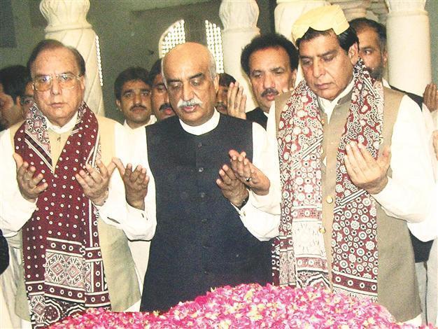 Pakistani court engaged in showdown with new PM