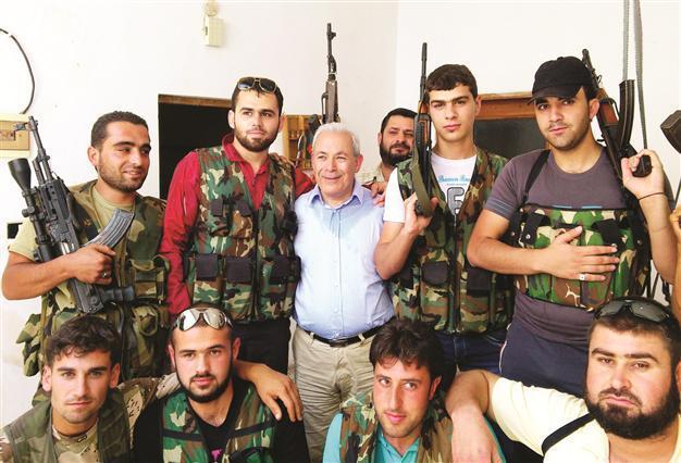 Ghalioun visits Idlib with the help of rebels