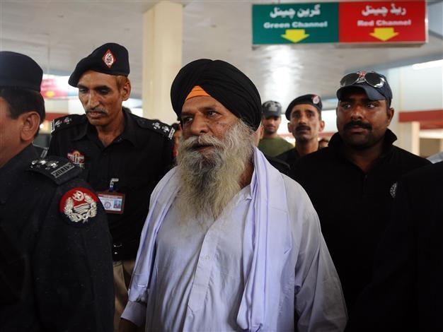 Indian walks free after 30 years in Pakistan jail