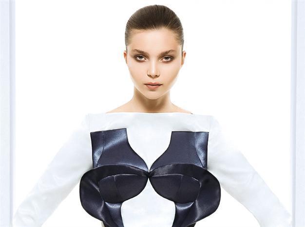 Designs bridge art and fashion