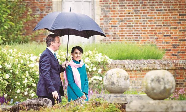 Suu Kyi returns home after Euro tour