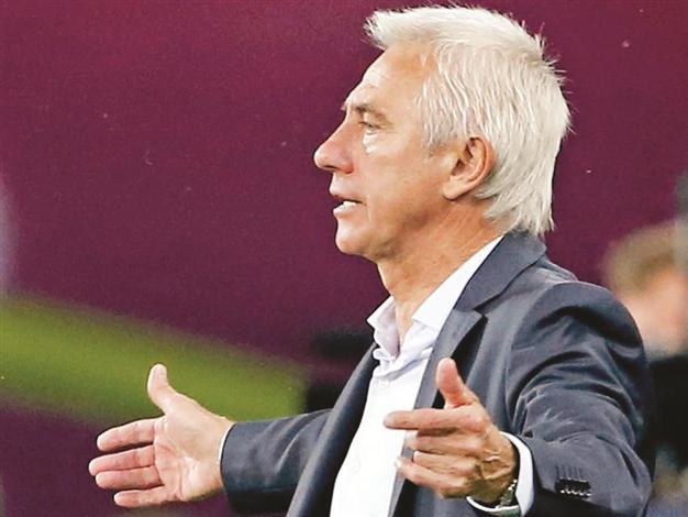 Bert van Marwijk quits as Netherlands coach