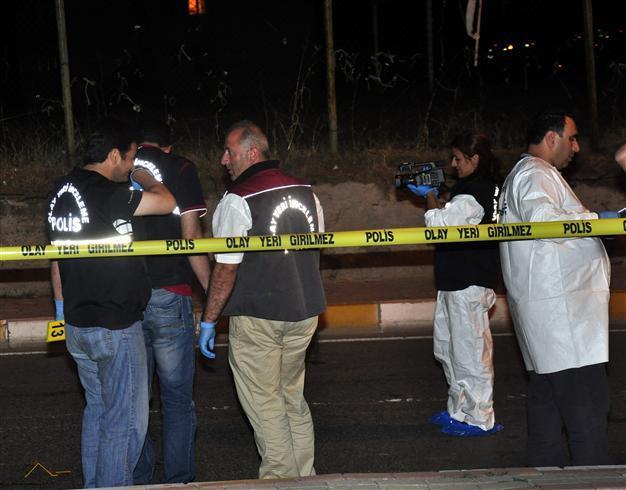Shootout injures a policeman