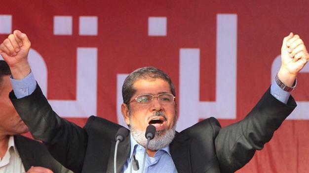 Egypts Morsi in Tahrir tribute before oath