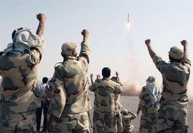 Iran, US flex muscles in Gulf amid ongoing nuclear talks