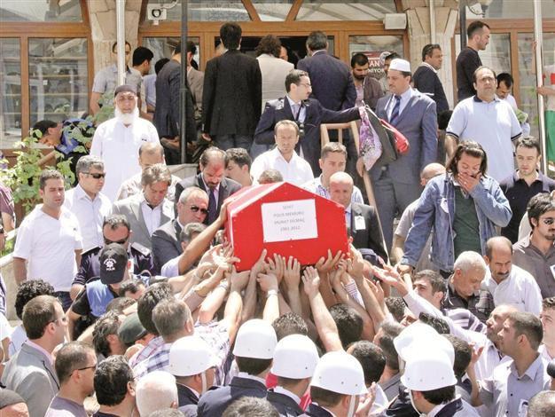 PKK kills policeman, kidnaps two in Van