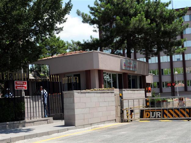 Gunshots near General Staff building in Ankara create panic