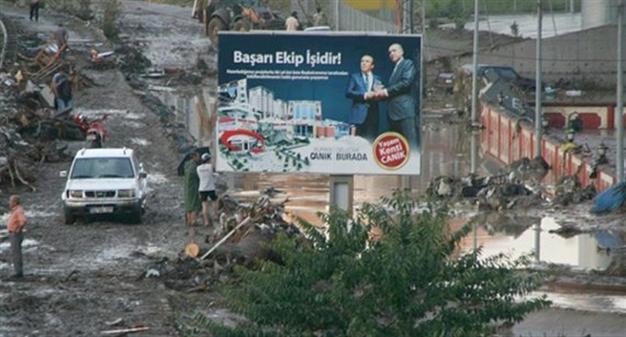 Teamwork brings success, says viral AKP photo taken in flood zone