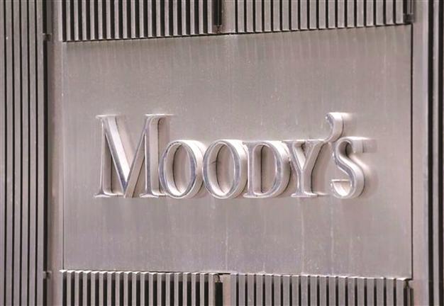 Moody’s pulls down Barclays outlook