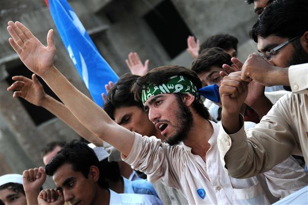 Pakistani mob kills man for burning Koran: police