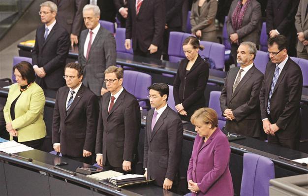 Intelligence chief admits errors in neo-Nazi probe