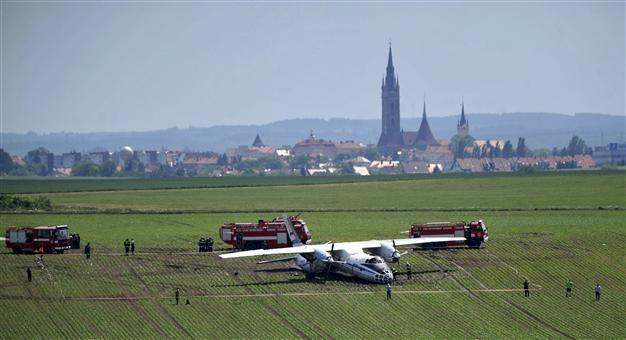 One dies, one injured in Czech light aircraft crash: report