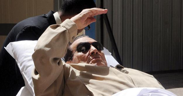 Mubarak slipping in, out of consciousness