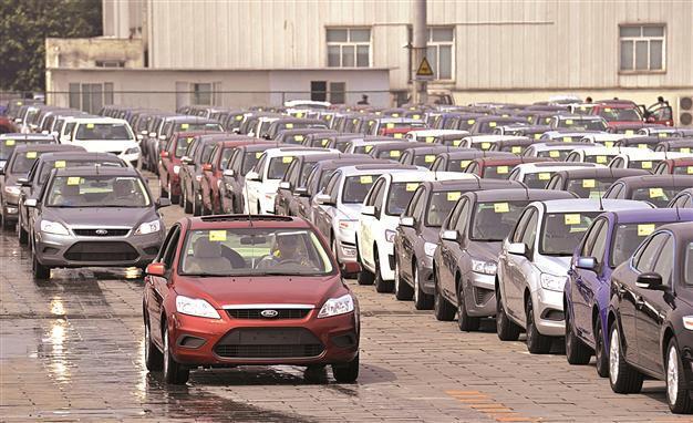 Richest 20 pct buys most cars, taxes hinder market