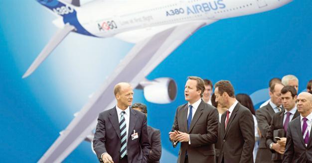 Boeing strikes $7.2 bln deal at airshow