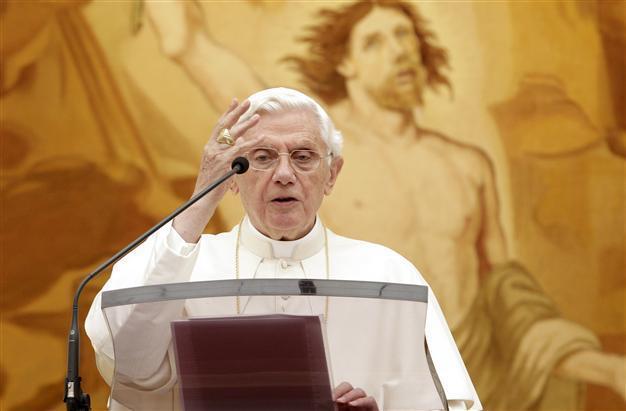 Pope to sue German magazine over Vatileaks cover