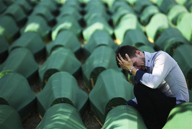Bosnians to bury 520 Srebrenica massacre victims