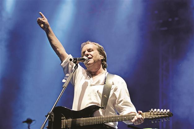 De Burgh plays his legendary songs