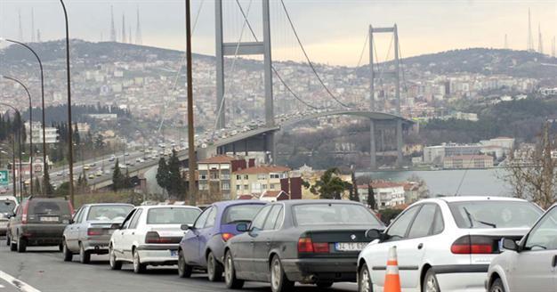 Maintenance on Bosphorus Bridge to last even longer next year, minister says