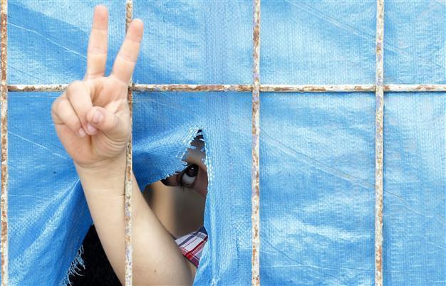Israel aiding Syria refugees on Turkish, Jordan borders