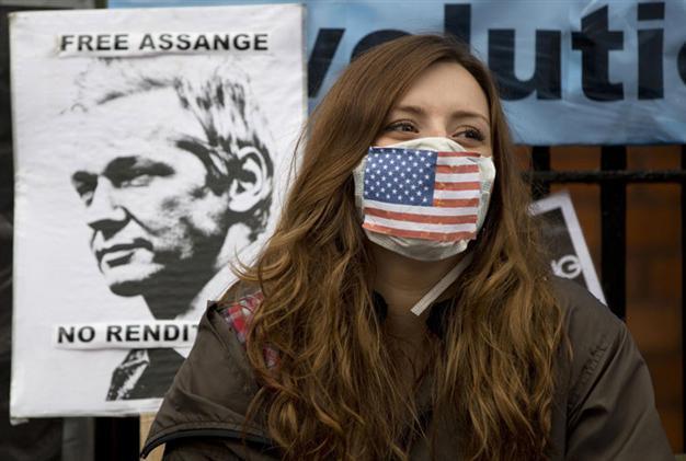 Ecuadors London envoy flies home for Assange talks