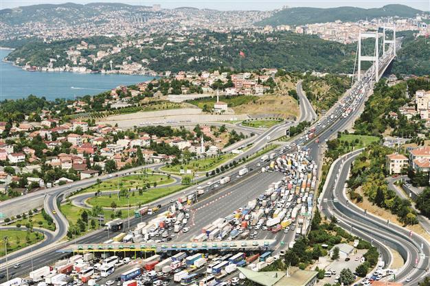 Municipality presses remote control button on traffic chaos
