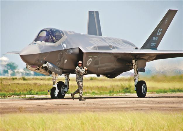 Lockheed’s F-35 fighter attracts foreign interest