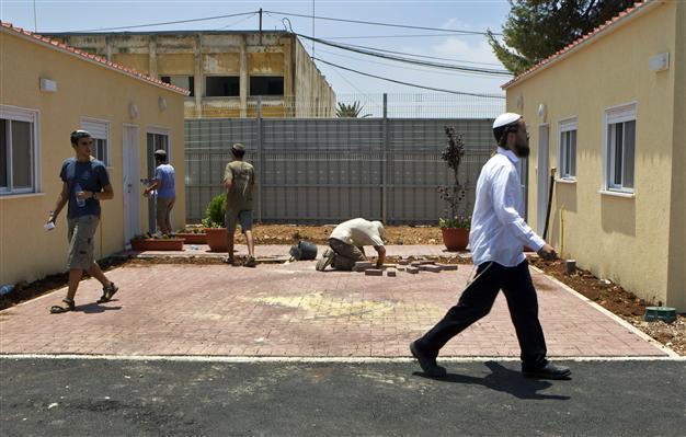 Israel may punish UN agencies for illegal work: media