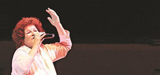 Selda Bağcan sings at major fests in London and New York