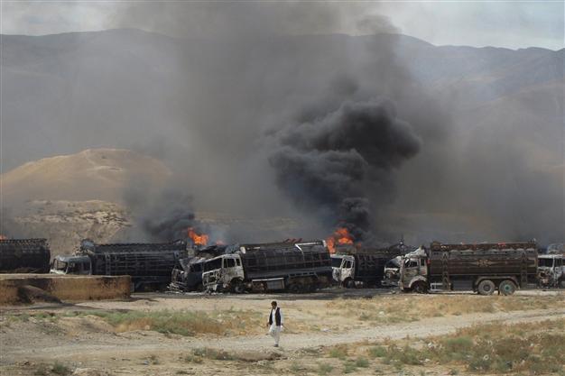 Bomb attack destroys 22 NATO supply trucks: official