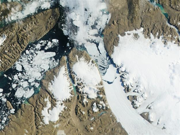 Massive iceberg breaks off Greenland glacier