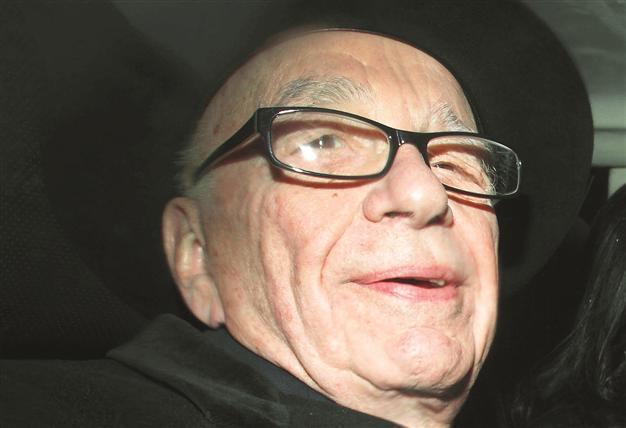Murdoch quits boards of British newspapers