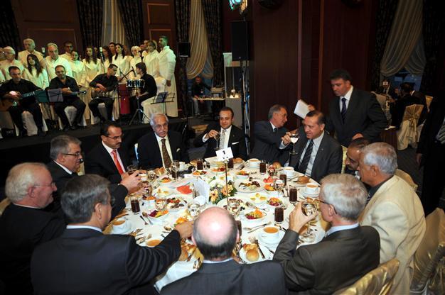 Syria and Israel not invited to AKPs fast-breaking dinner