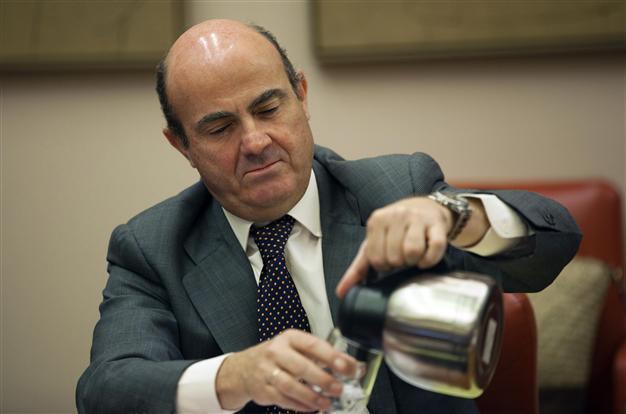 Spain does not need full bailout: economy minister