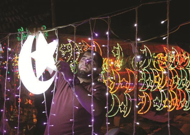 Muslims stock up for Ramadan