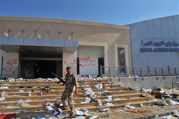 Syria rebels control border post with Turkey
