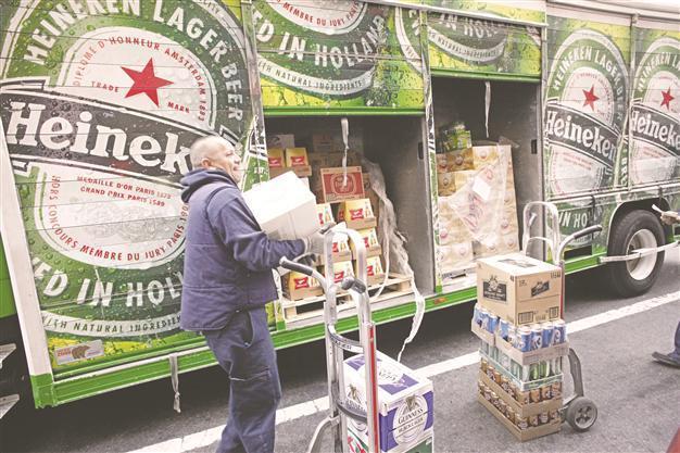 Heineken makes $4.1 bln bid for Singapore brewer