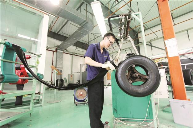 China’s manufacturing activity picks up in July