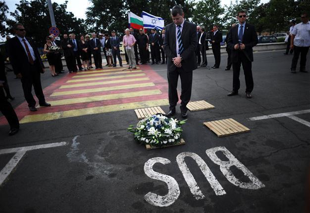 Experienced Bulgaria bomber had accomplices: PM