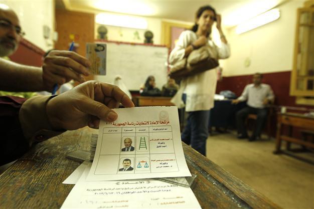 Egypt votes for 2nd day to pick Mubarak successor